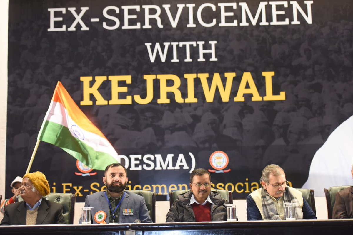 Kejriwal Felicitates Ex-Servicemen