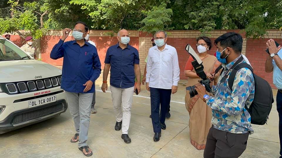 आज माननीय उपमुख्यमंत्री श्री Manish Sisodia जी और माननीय मंत्री श्री AAP Satyendar Jain जी व शिक्षा और PWD विभाग के अधिकारियों के साथ #दिल्ली_कैंट विधानसभा में निर्माणाधीन स्कूल इमारत का निरक्षण किया।