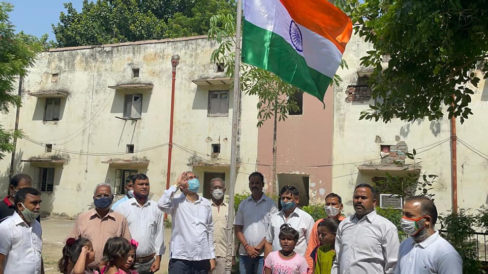 स्वतंत्रता दिवस के अवसर पर आज दिल्ली कैंट विधानसभा के मोती बाग D और E Block में RWA तथा वहाँ के निवासियों के साथ राष्ट्रीय ध्वजारोहण किया और राष्ट्र निर्माण का संकल्प लिया।